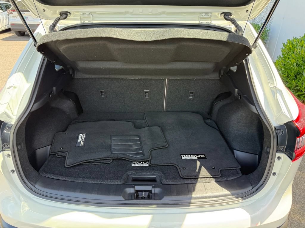 Certified 2022 Nissan Rogue Sport SL w/ Premium Package AWD/4WD image 11