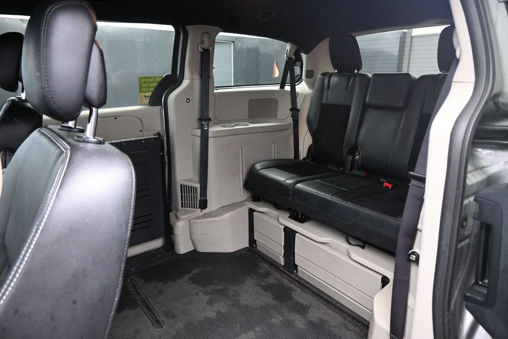 Used 2015 Dodge Grand Caravan SXT FWD image 27