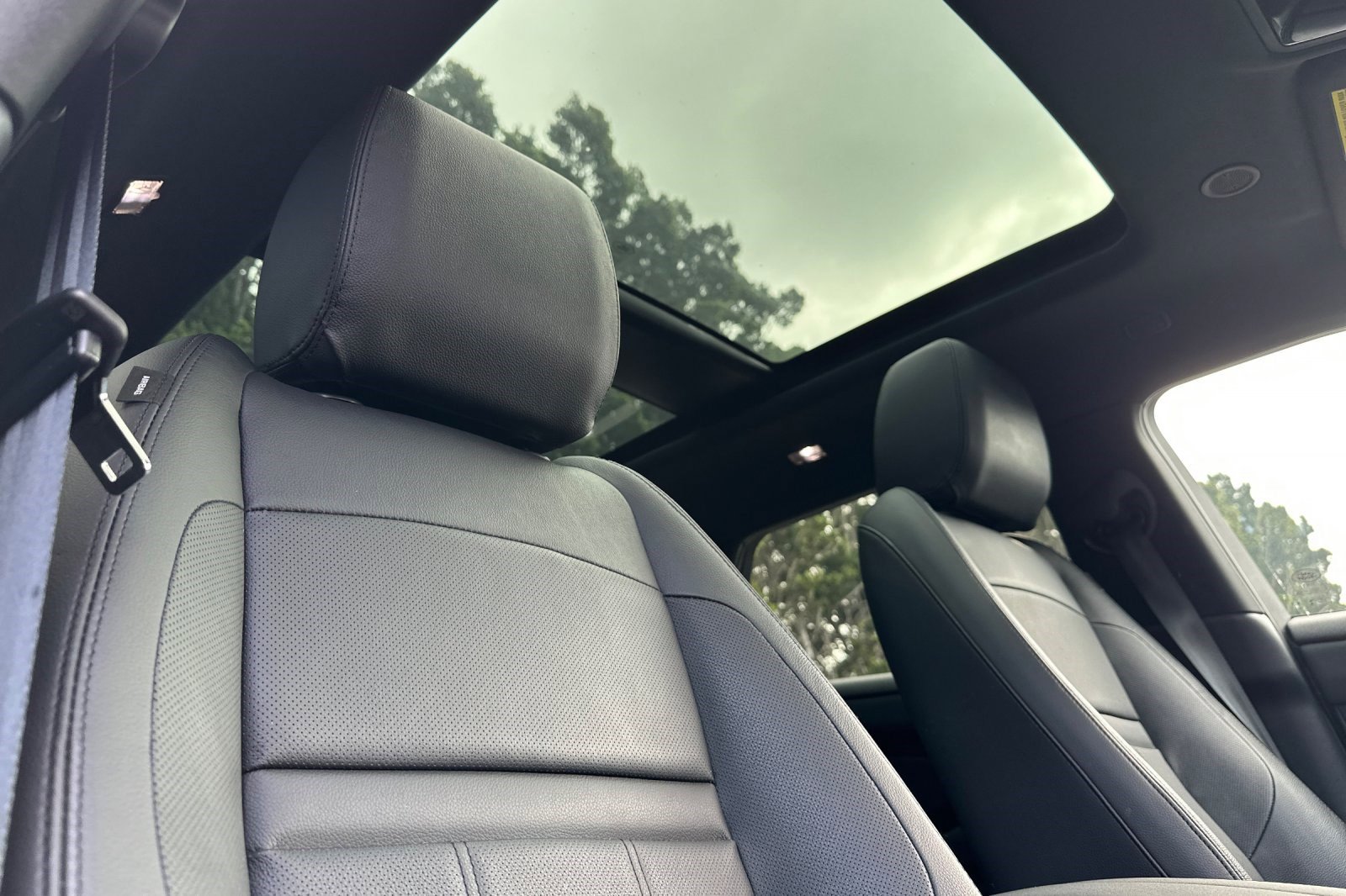 Used 2024 Land Rover Range Rover Evoque Dynamic SE image 25