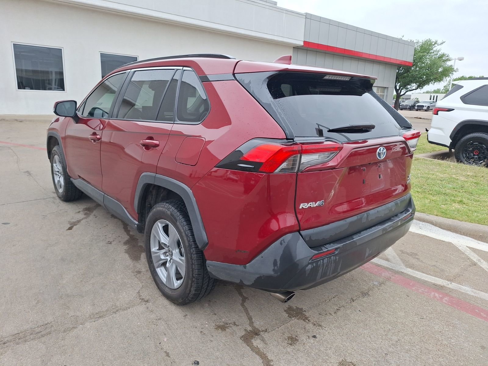 Used 2022 Toyota RAV4 XLE w/ Convenience Package AWD/4WD image 4