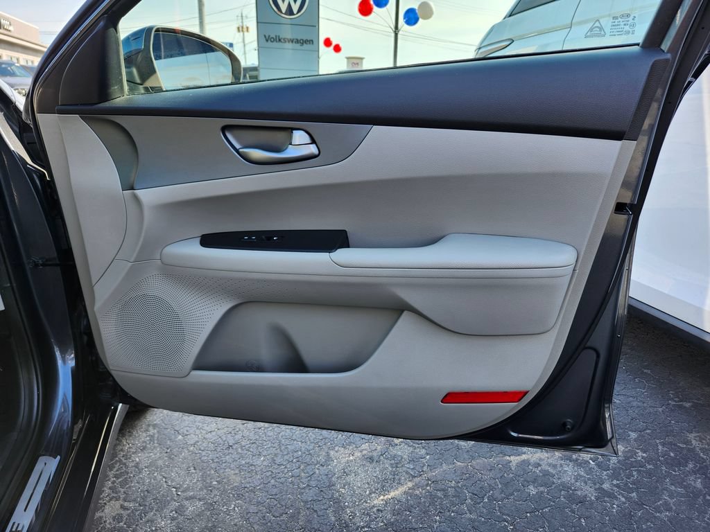 Used 2021 Kia Forte LXS FWD image 11