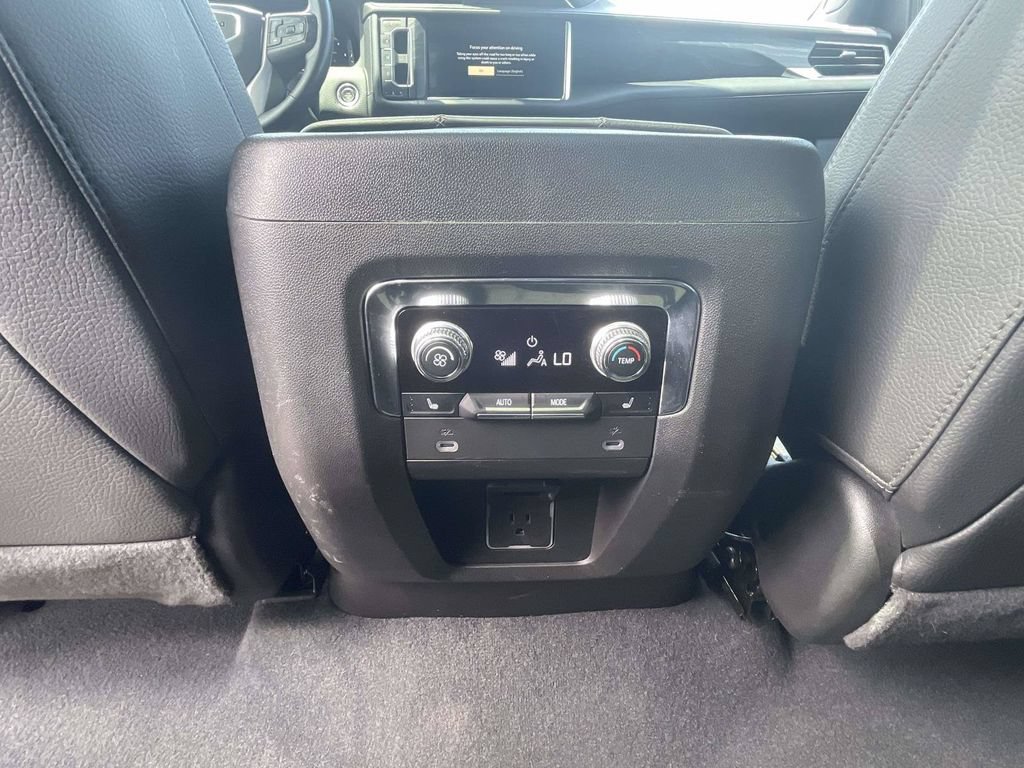 Used 2023 GMC Yukon Denali AWD/4WD image 16