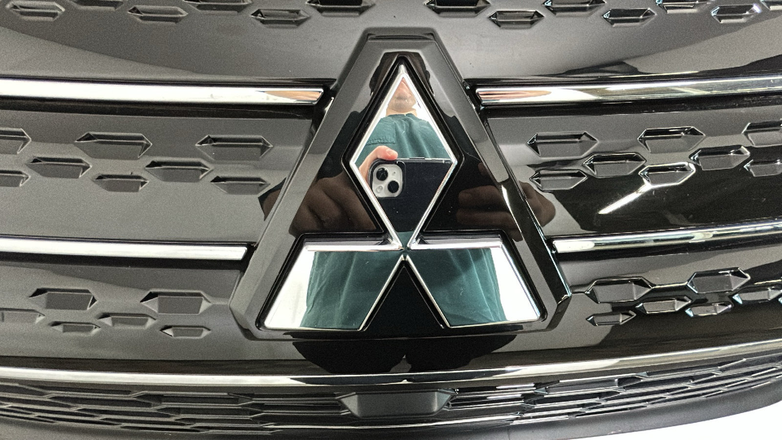 Used 2023 Mitsubishi Outlander ES AWD/4WD image 8