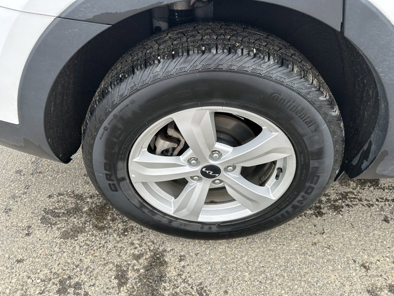 Used 2023 Kia Sorento LX image 19