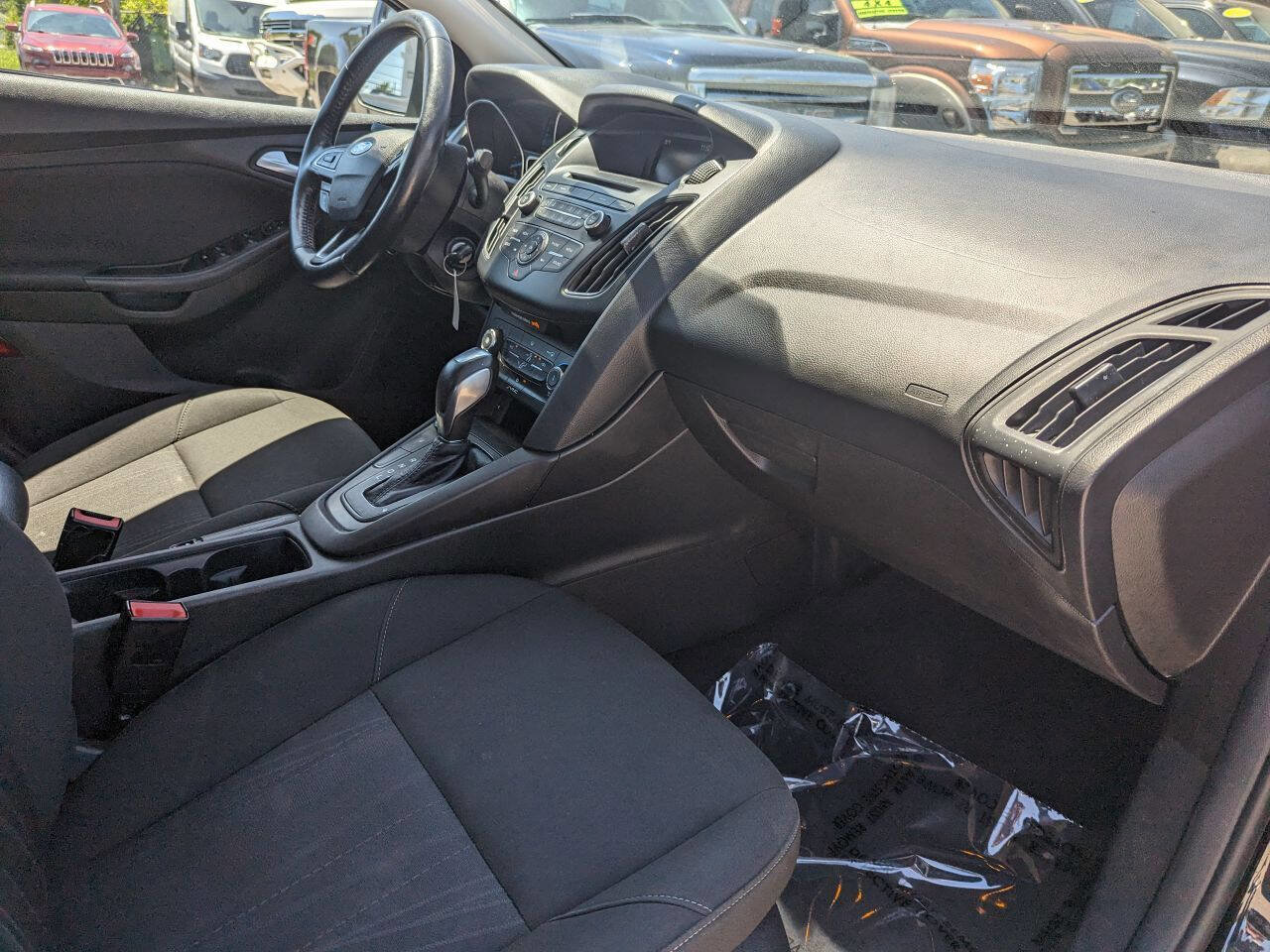 Used 2015 Ford Focus SE w/ SE Cold Weather Package image 19