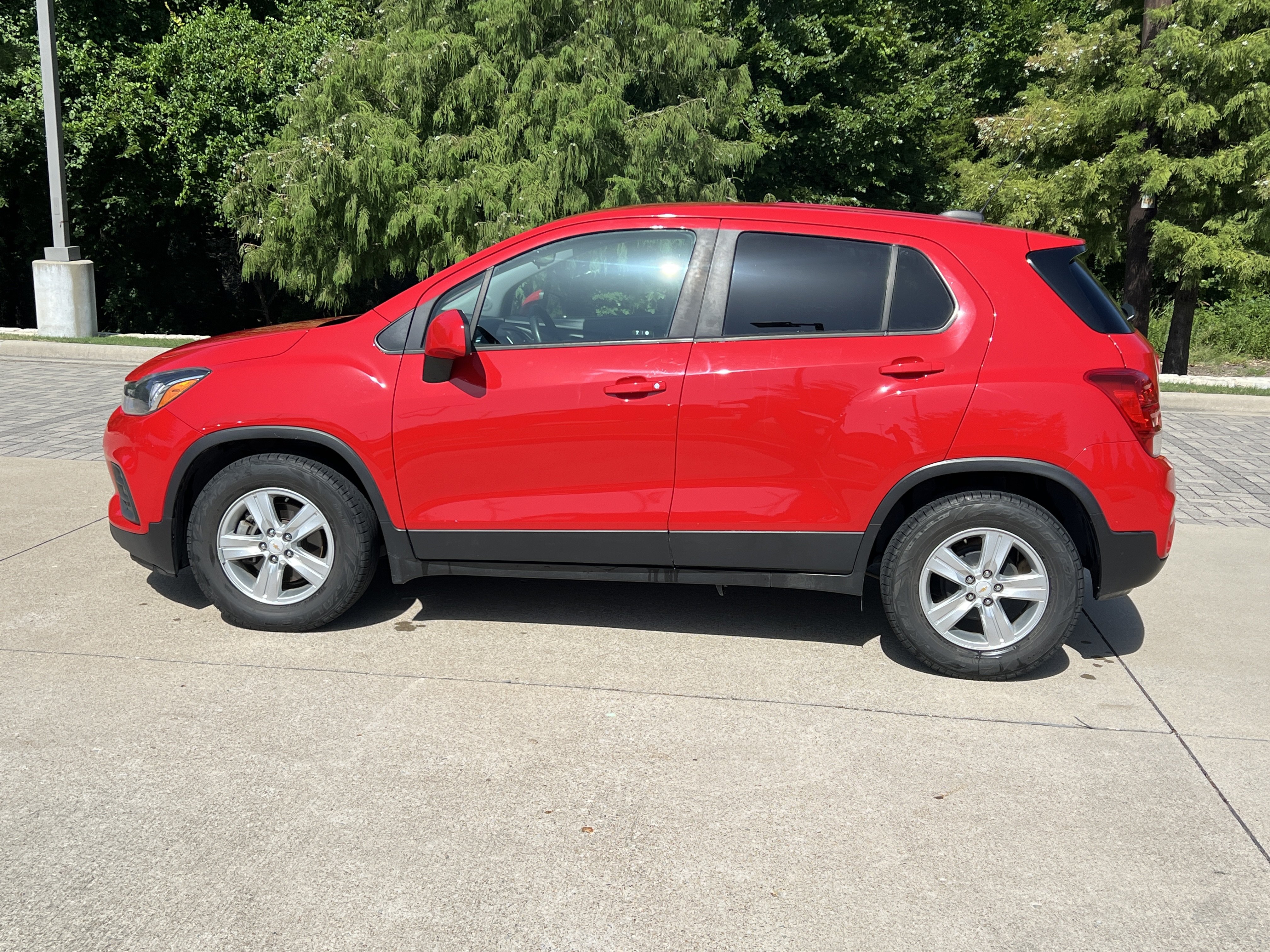 Used 2020 Chevrolet Trax LS w/ Tint and Cruise Package FWD image 6