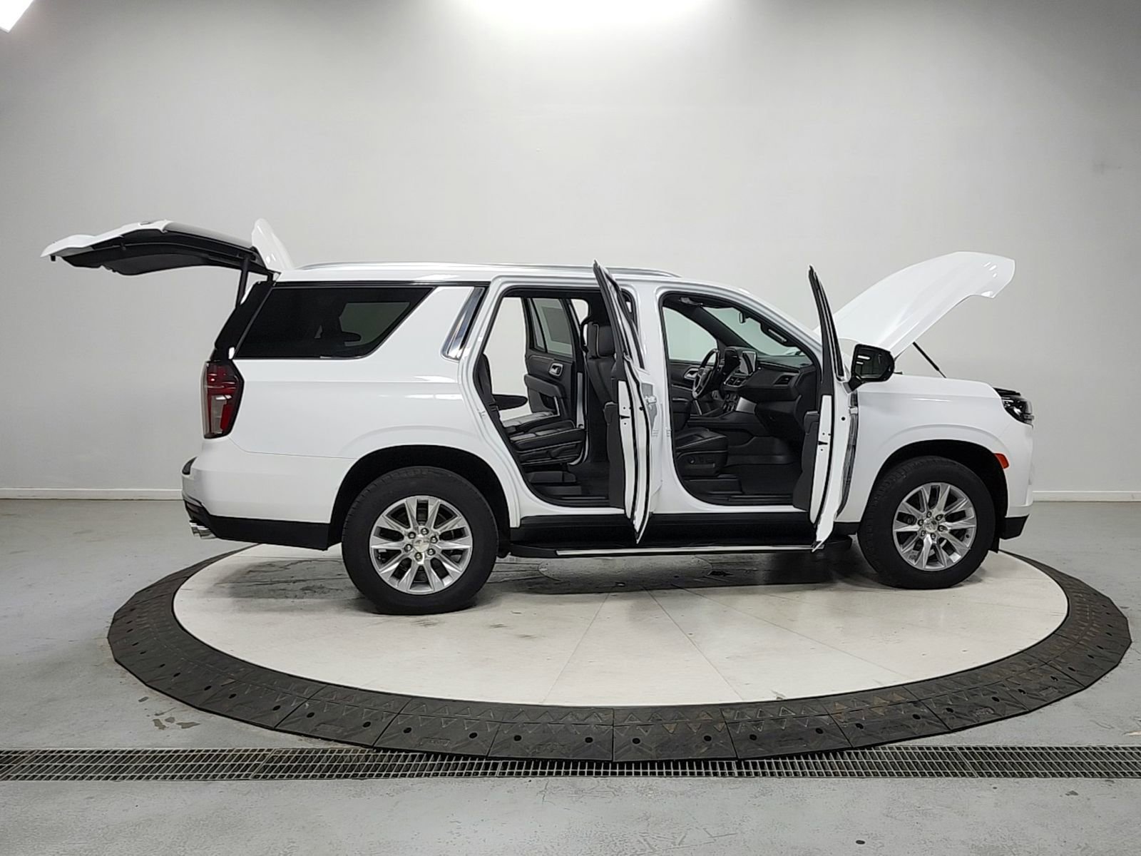 Used 2023 Chevrolet Tahoe Premier RWD image 16