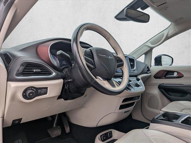 Used 2020 Chrysler Pacifica Limited image 10