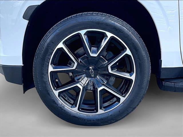 Used 2024 Chevrolet Suburban RST w/ Luxury Package RWD image 10