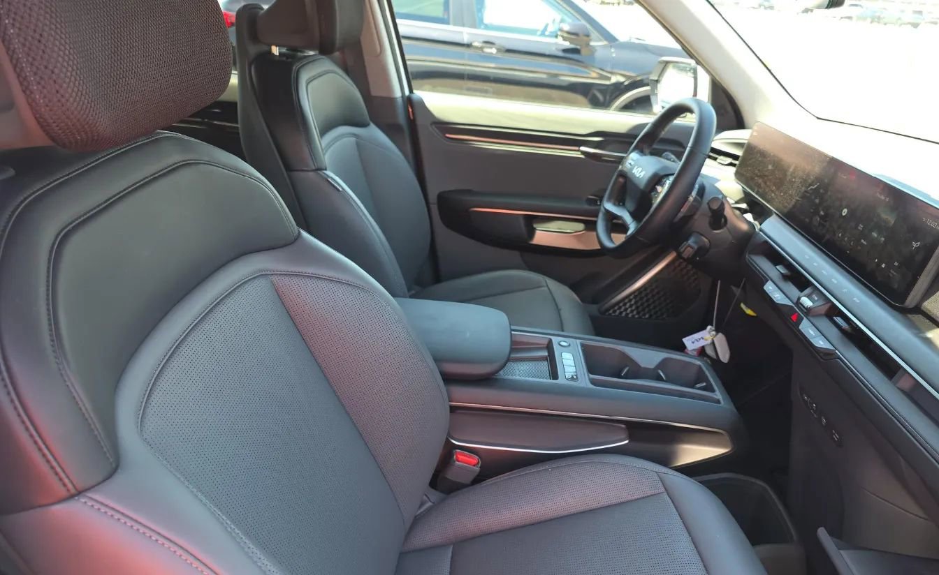 Used 2024 Kia EV9 Light Long Range RWD image 6