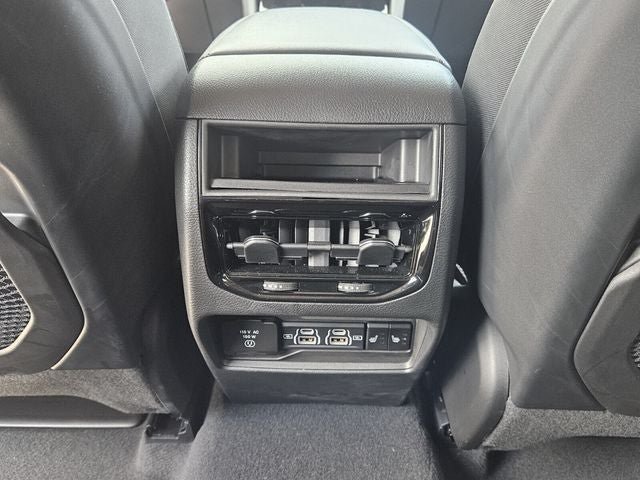 Used 2023 Jeep Grand Cherokee Limited RWD image 12