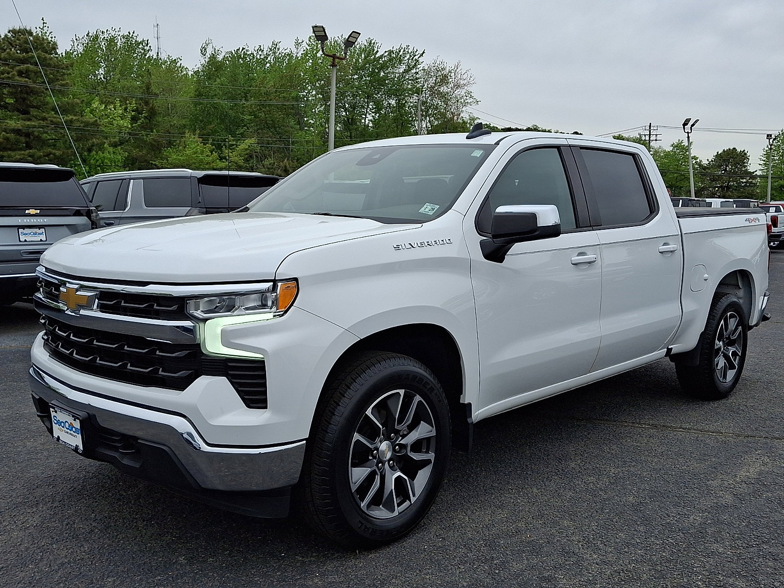 Used 2024 Chevrolet Silverado 1500 LT AWD/4WD image 3