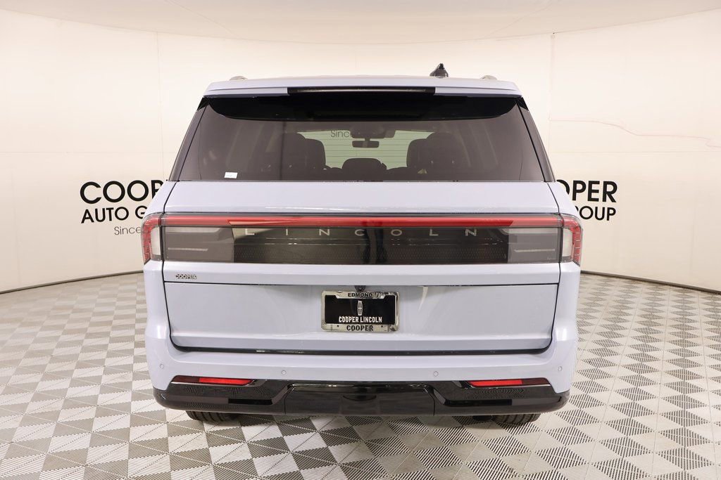 New 2025 Lincoln Navigator Reserve AWD/4WD image 23