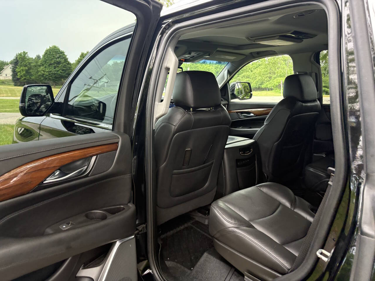 Used 2020 Cadillac Escalade Premium Luxury AWD/4WD image 27