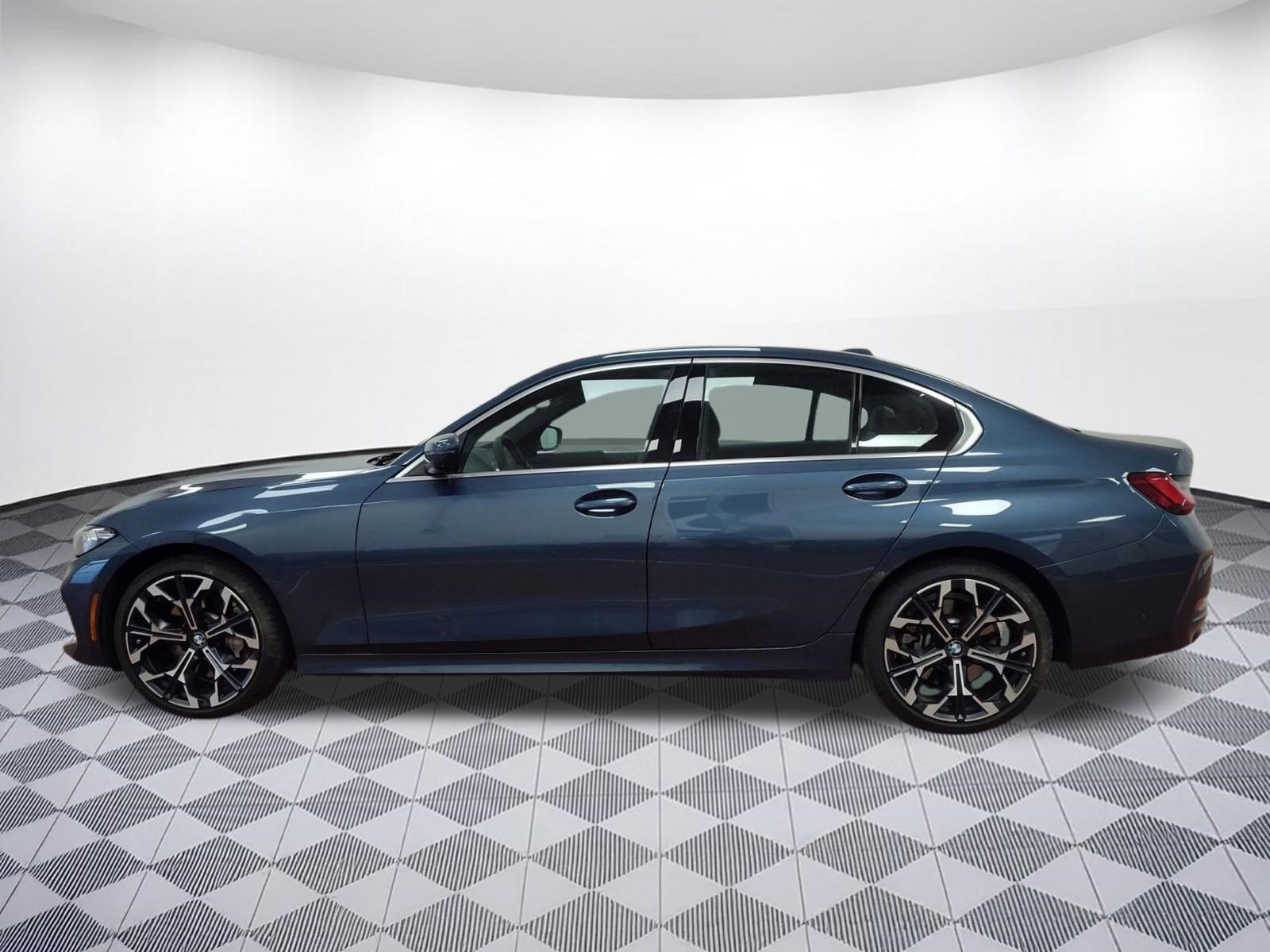 Used 2025 BMW 330i xDrive Sedan image 2