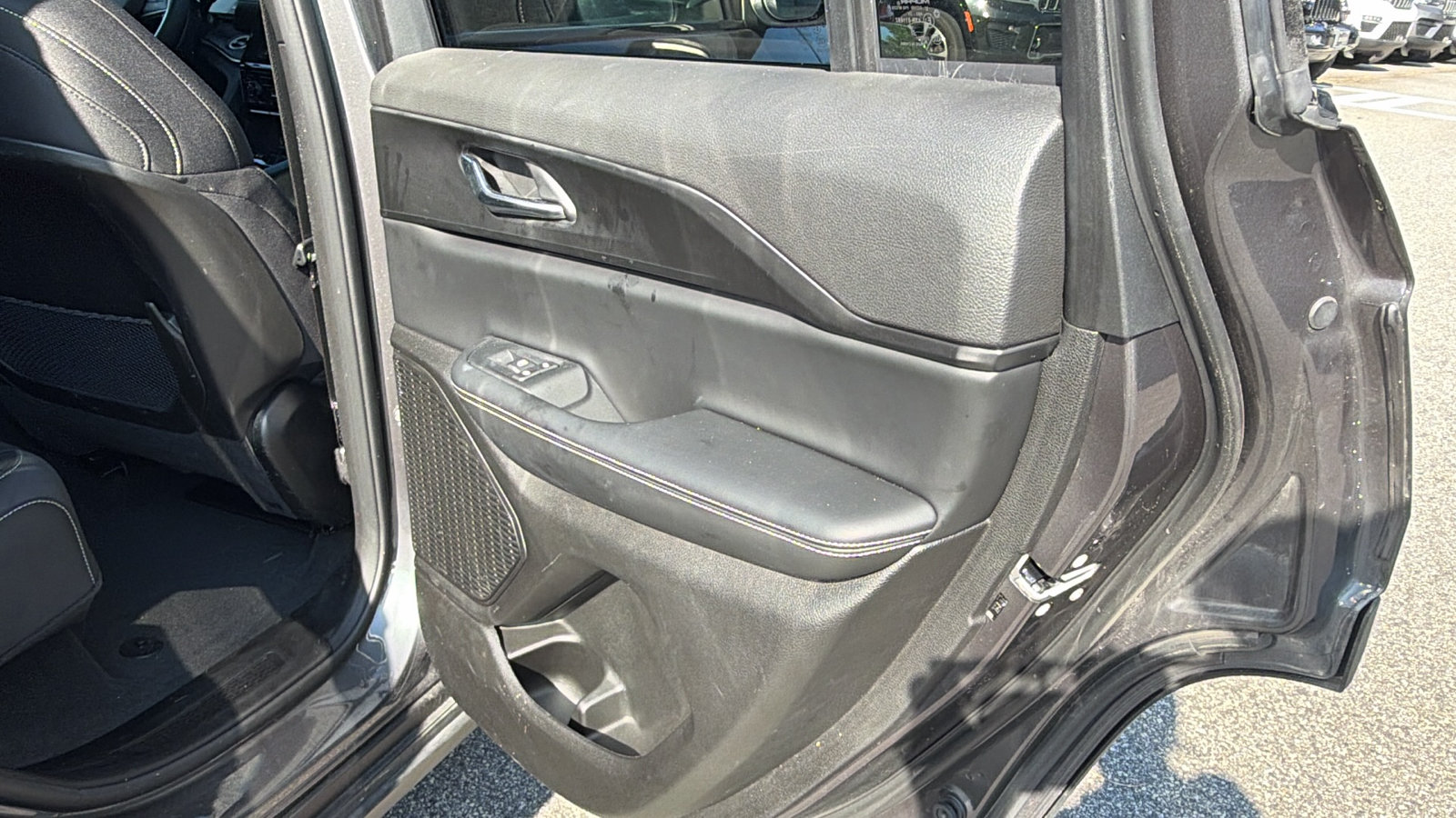 Used 2025 Jeep Grand Cherokee Laredo X RWD image 21