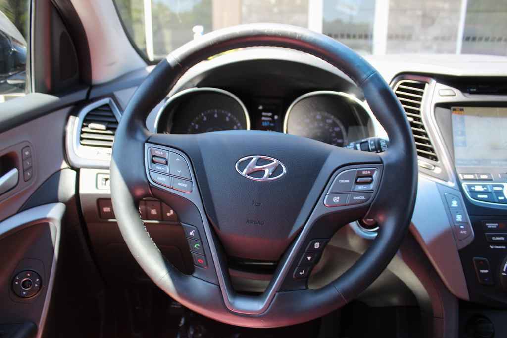 Used 2015 Hyundai Santa Fe Limited w/ Option Group 04 AWD/4WD image 16