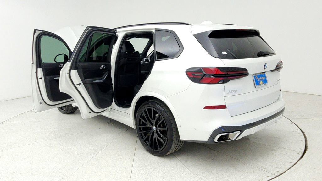 Used 2024 BMW X5 xDrive40i w/ M Sport Package image 12