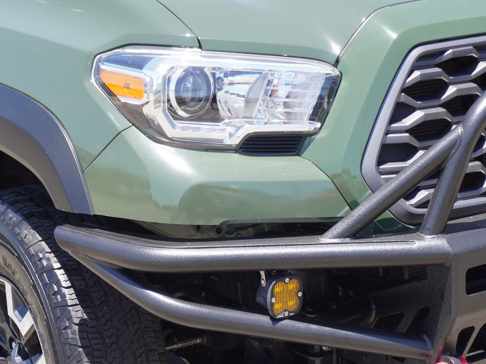Used 2021 Toyota Tacoma TRD Off-Road w/ TRD Premium Off Road Package AWD/4WD image 3