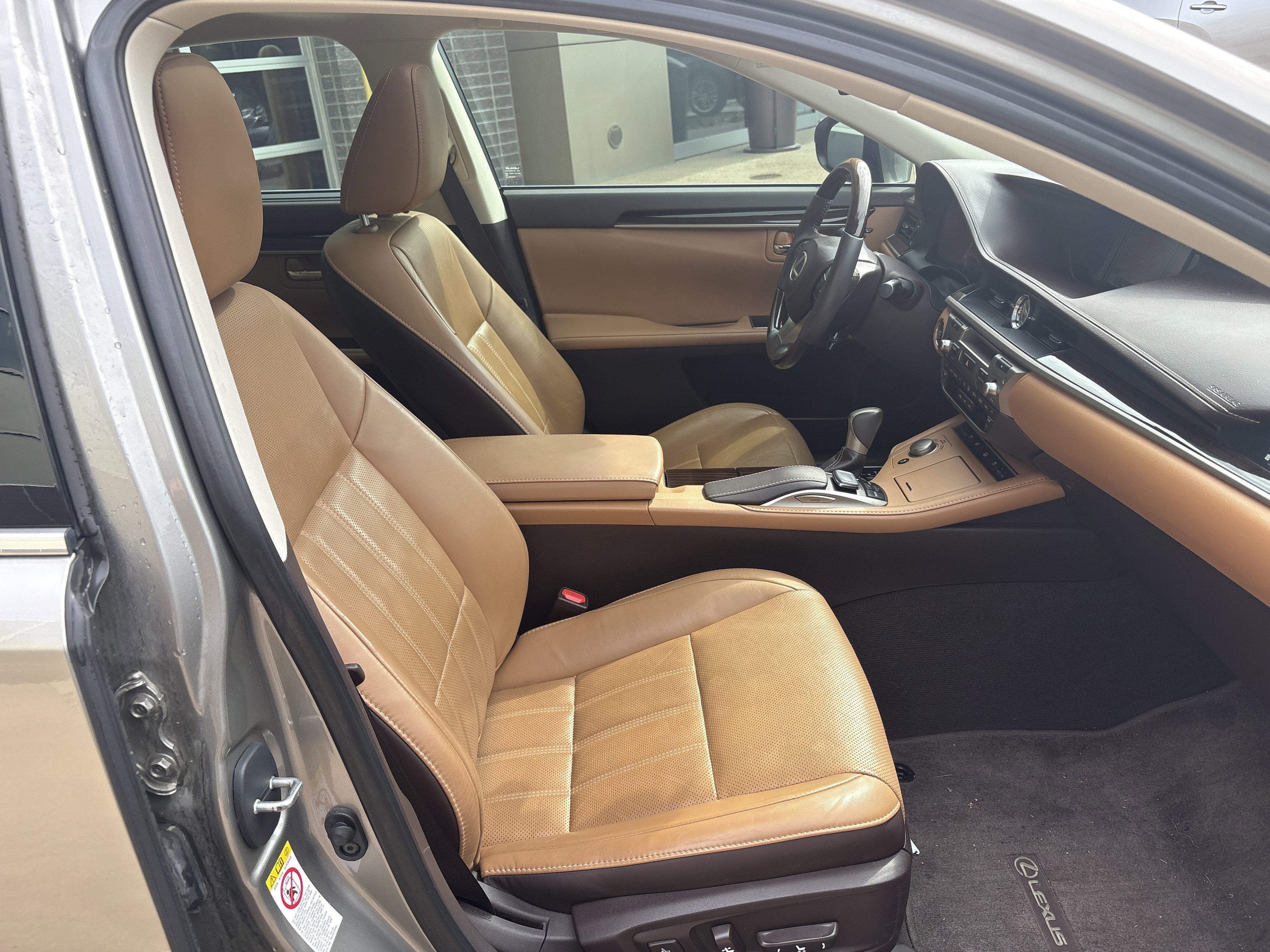 Used 2016 Lexus ES 350 w/ Ultra Luxury Package FWD image 33