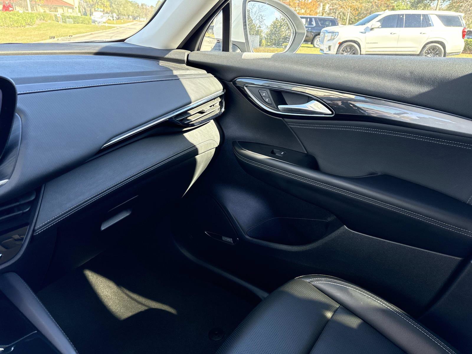 Used 2025 Buick Envision Preferred image 23