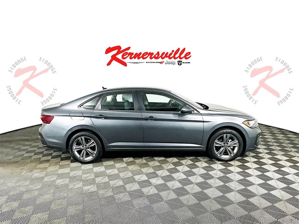 Used 2024 Volkswagen Jetta SE image 8