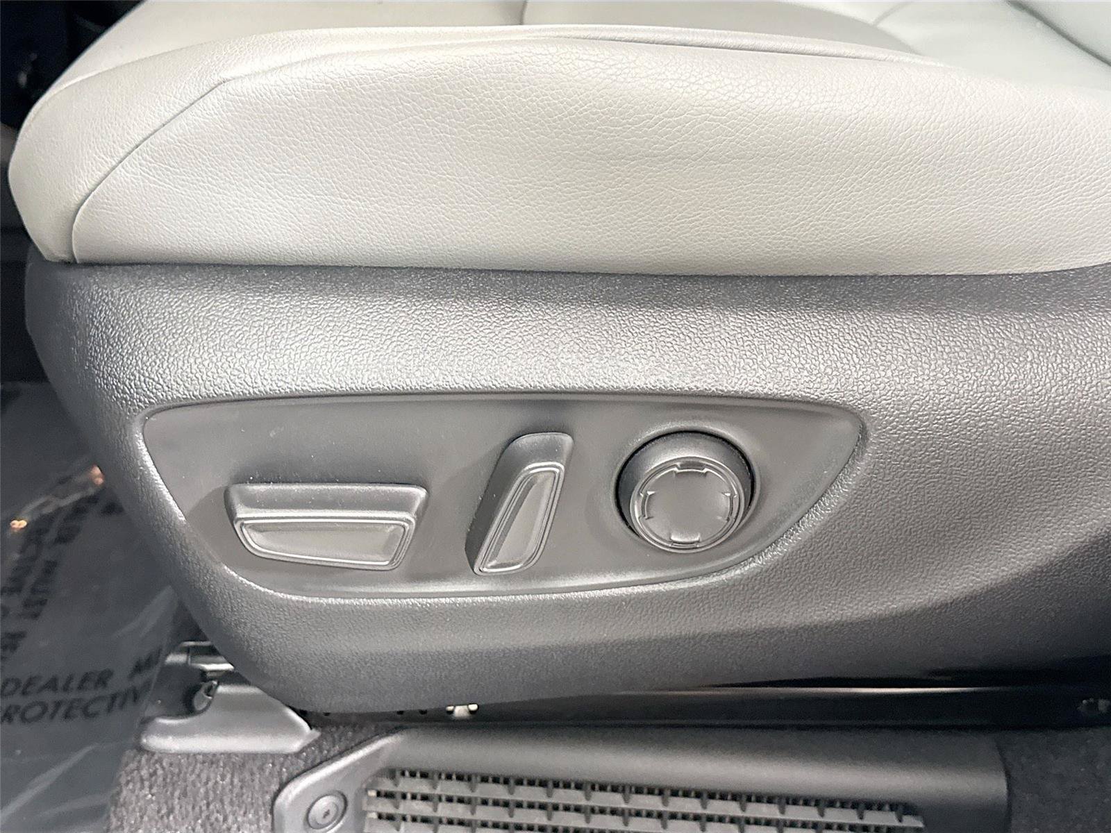 Certified 2026 Toyota Sienna XLE FWD image 31
