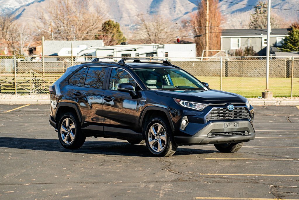 Used 2021 Toyota RAV4 XLE Premium image 3