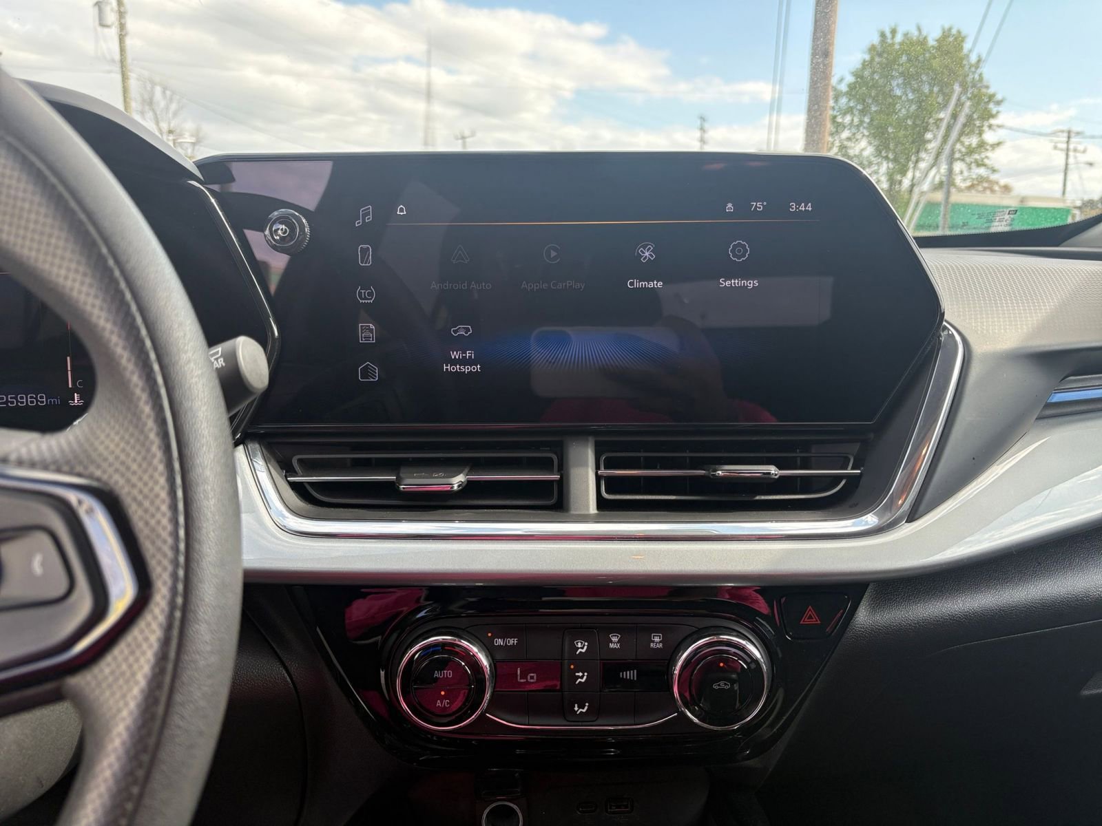 Used 2025 Chevrolet Trax LT image 20