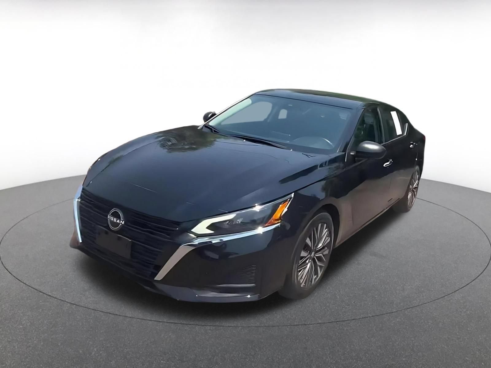 Used 2025 Nissan Altima 2.5 SV FWD image 7