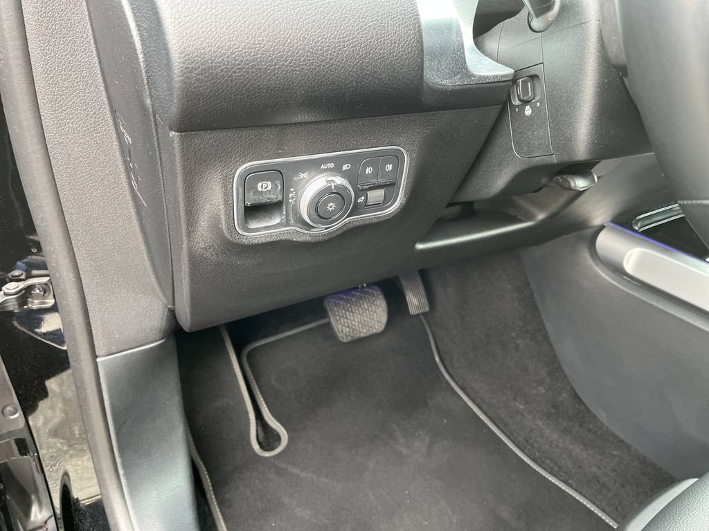 Used 2023 Mercedes-Benz GLB 250 4MATIC image 16