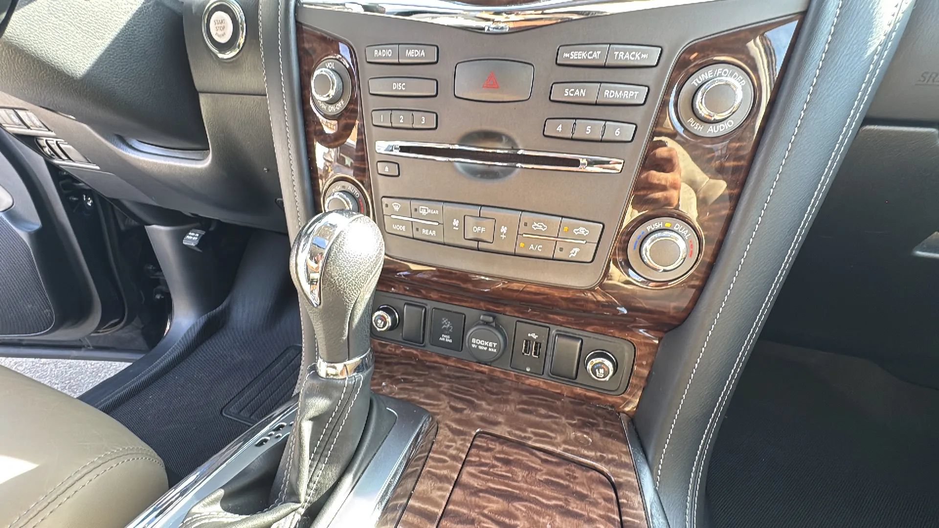 Used 2019 Nissan Armada Platinum w/ Interior Lighting Package AWD/4WD image 33