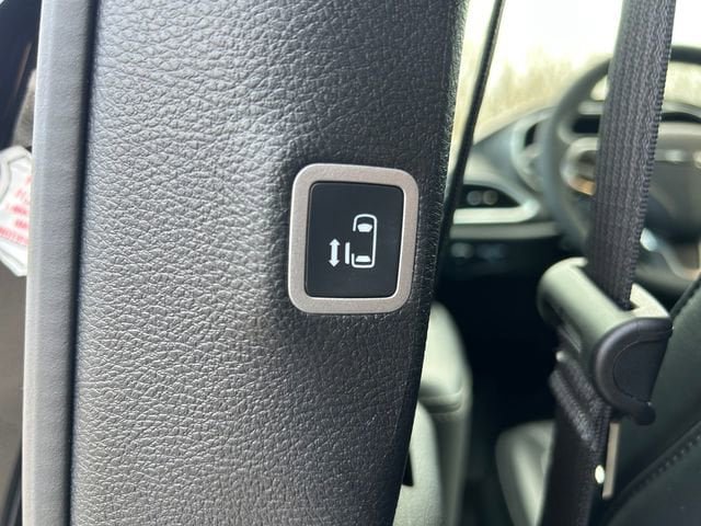 Used 2025 Chrysler Pacifica Select FWD image 18