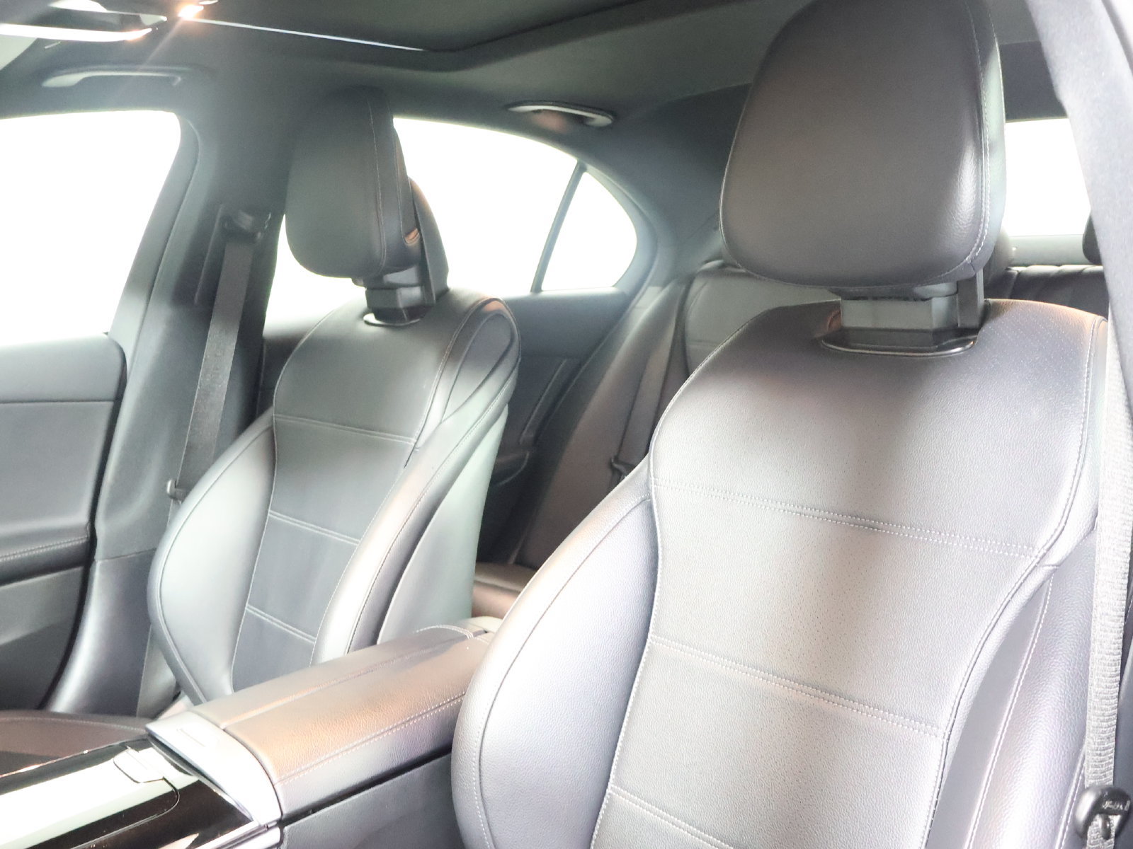 Used 2025 Mercedes-Benz C 300 4MATIC Sedan image 27