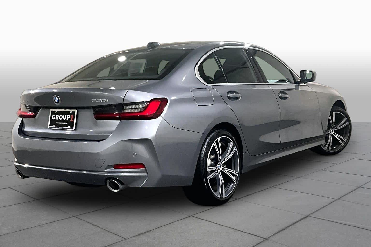 Used 2024 BMW 330i xDrive Sedan w/ Premium Package AWD/4WD image 12