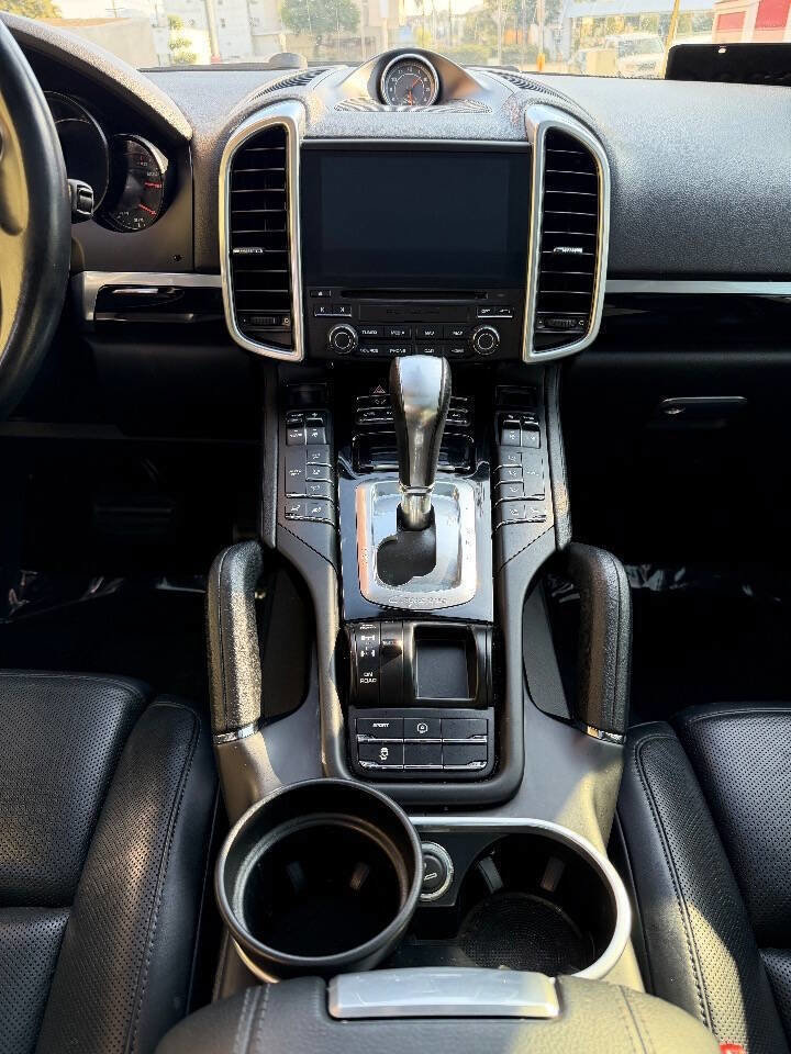 Used 2018 Porsche Cayenne Platinum Edition image 11