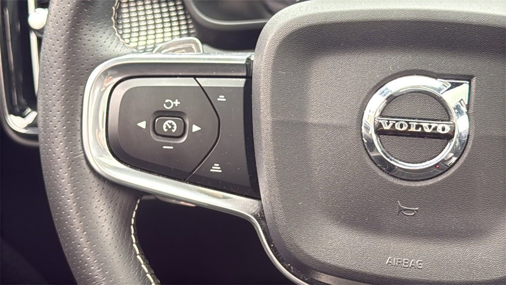 Used 2020 Volvo XC40 T5 R-Design w/ Protection Package Premier image 10