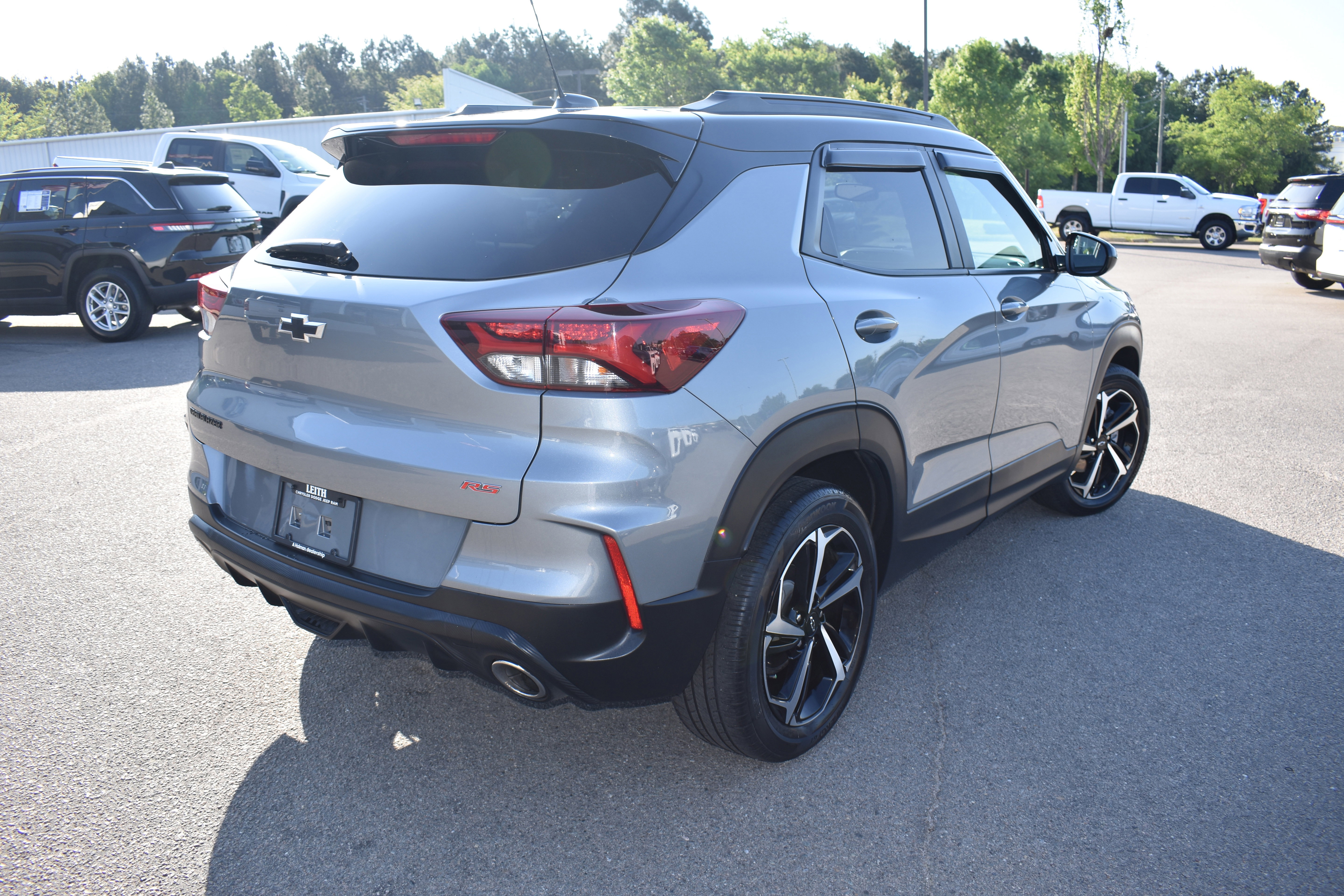 Used 2023 Chevrolet TrailBlazer RS w/ Sun and Liftgate Package FWD image 9