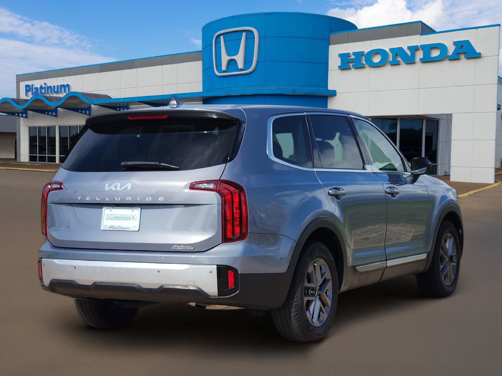 Used 2024 Kia Telluride LX FWD image 4