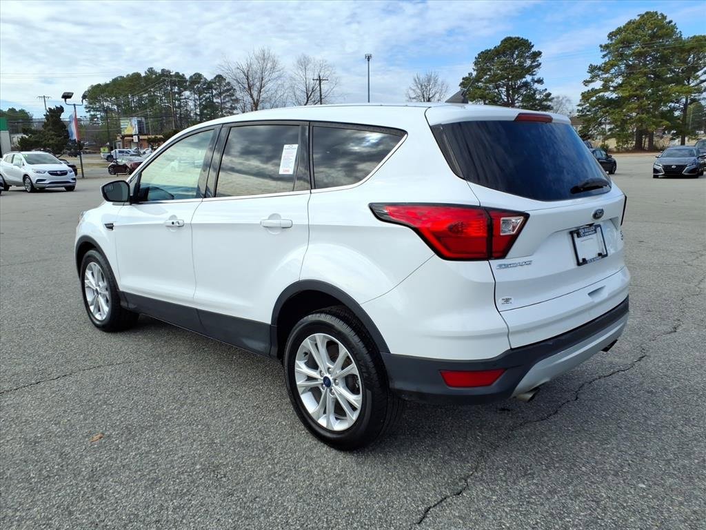 Used 2019 Ford Escape SE image 3