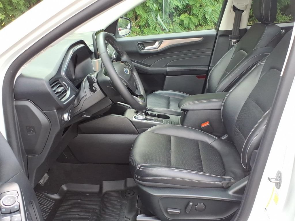 Used 2022 Ford Escape Titanium AWD/4WD image 11