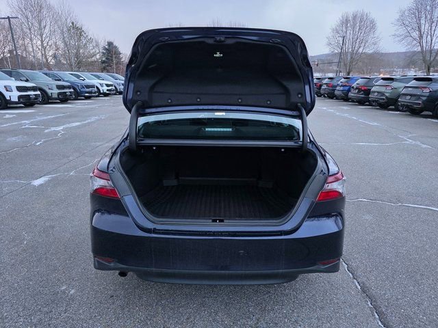 Used 2021 Toyota Camry LE image 10