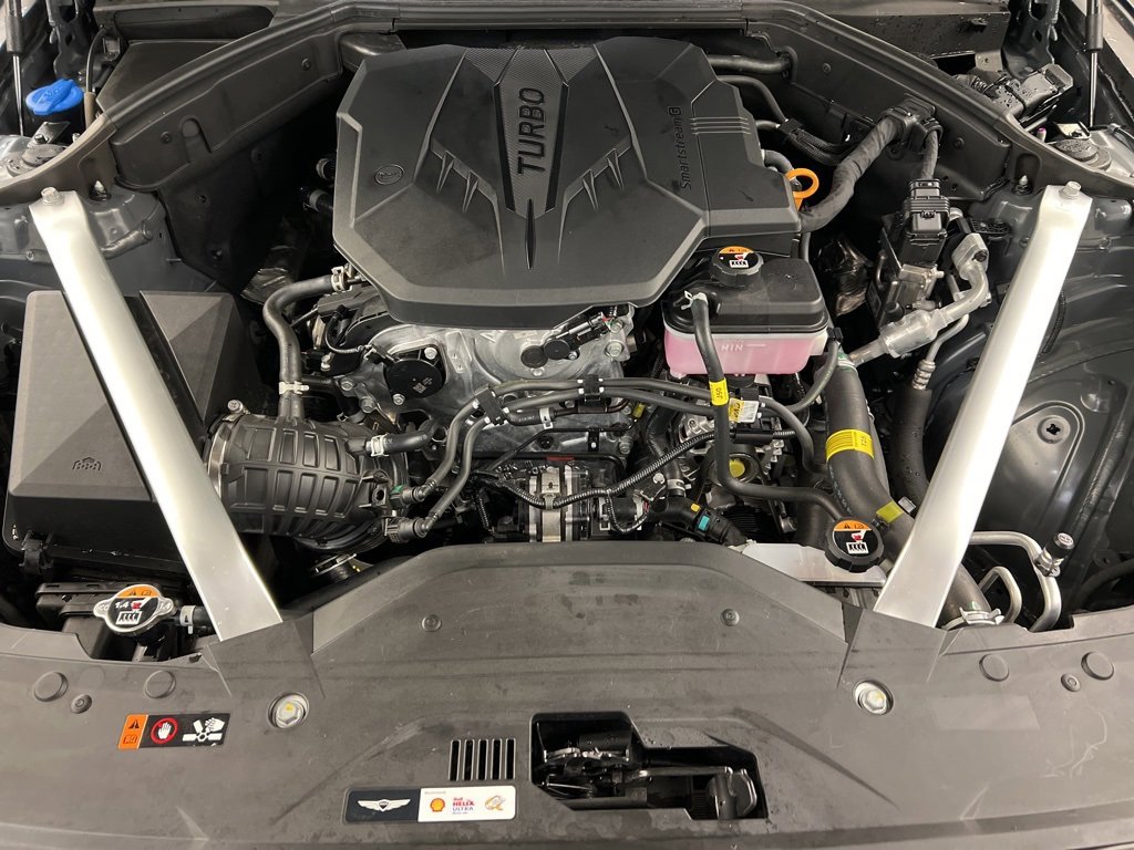 Used 2025 Genesis G70 2.5T image 32