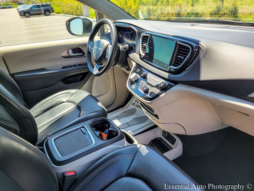 Used 2023 Chrysler Pacifica Touring-L FWD image 30