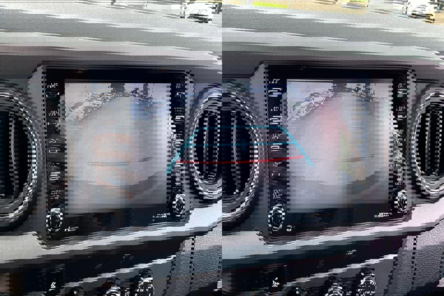 Used 2020 Toyota Tacoma TRD Off-Road AWD/4WD image 25