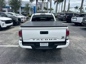 Used 2022 Toyota Tacoma TRD Sport w/ Technology Package RWD image 6