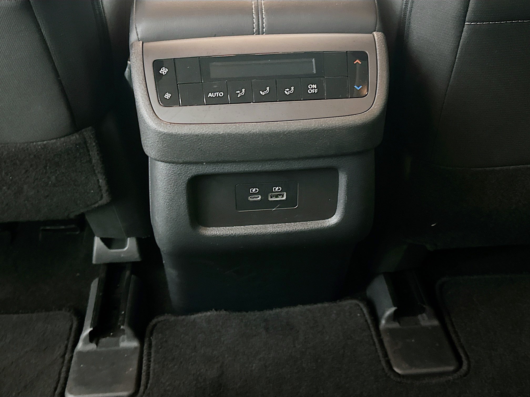 Used 2024 Nissan Pathfinder SV w/ SV Premium Package AWD/4WD image 28