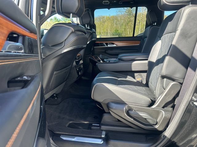 Used 2024 Jeep Grand Wagoneer Series III AWD/4WD image 18