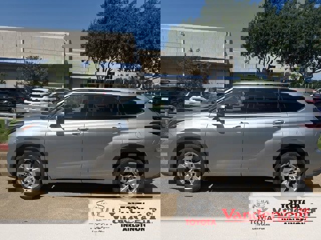 Used 2022 Toyota Highlander LE