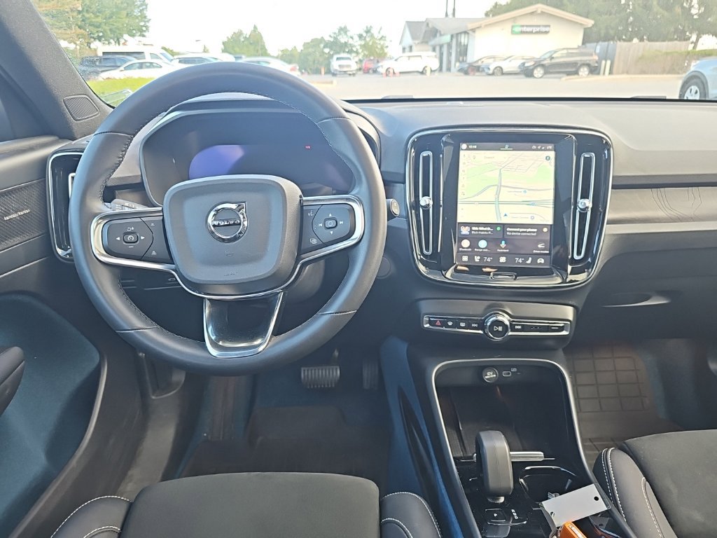 Used 2023 Volvo XC40 Recharge Ultimate w/ Protection Package Premier AWD/4WD image 2